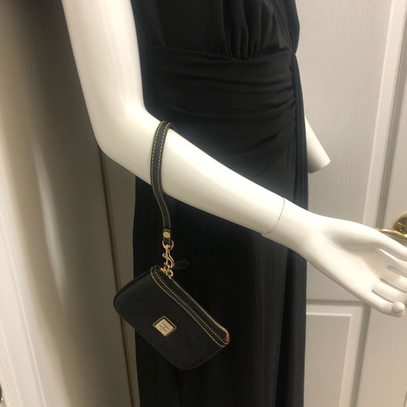 Dooney Brourk Leather wristlet brand new - Picture 1 of 15